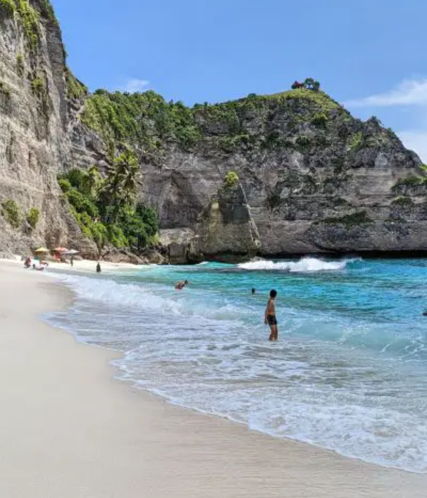 diamond beach - nusa penida island