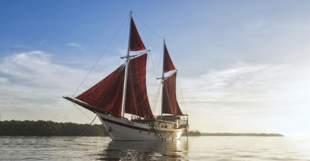 Tiare Cruise liveaboard
